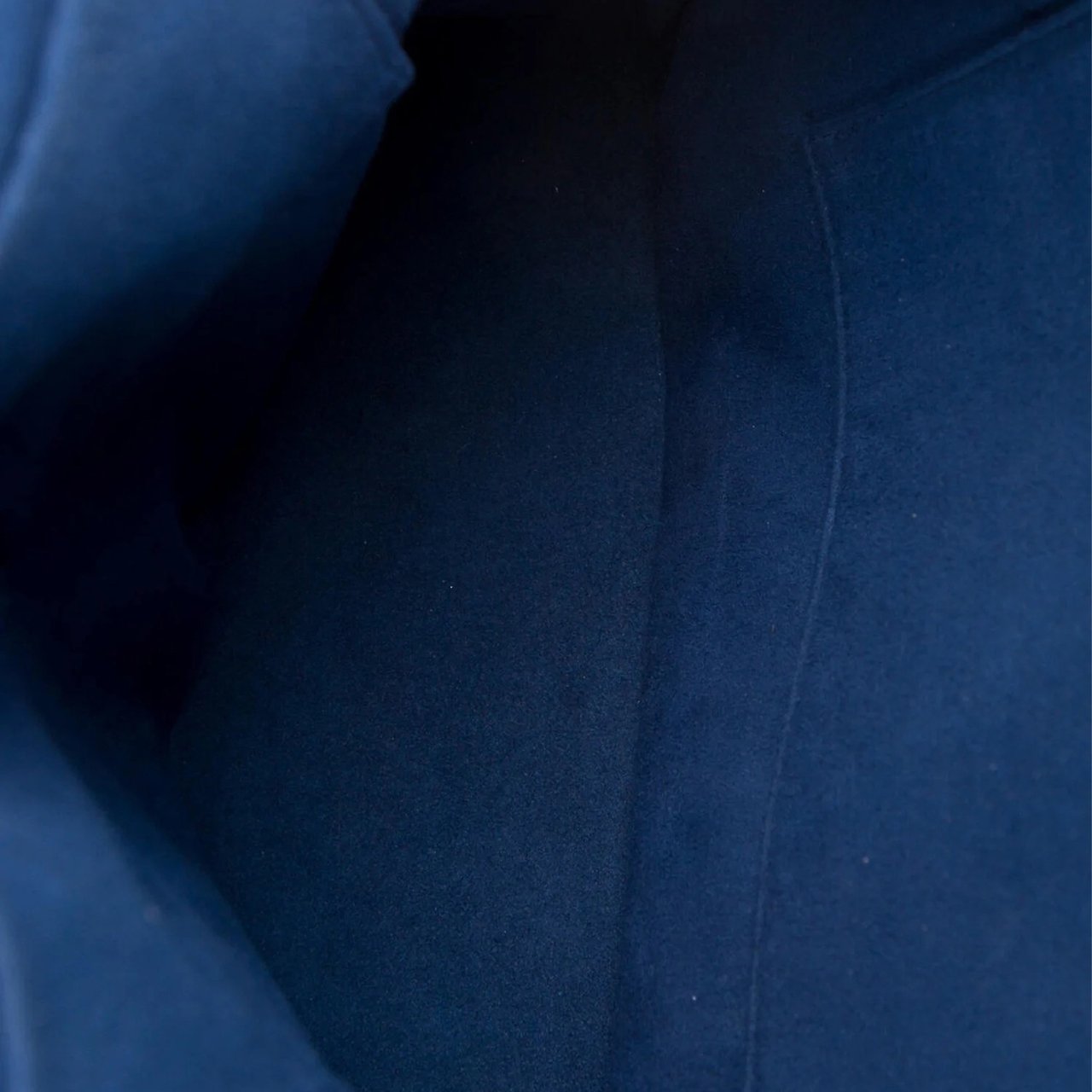 Louis Vuitton Taurillon Armand LV Circle Zwart