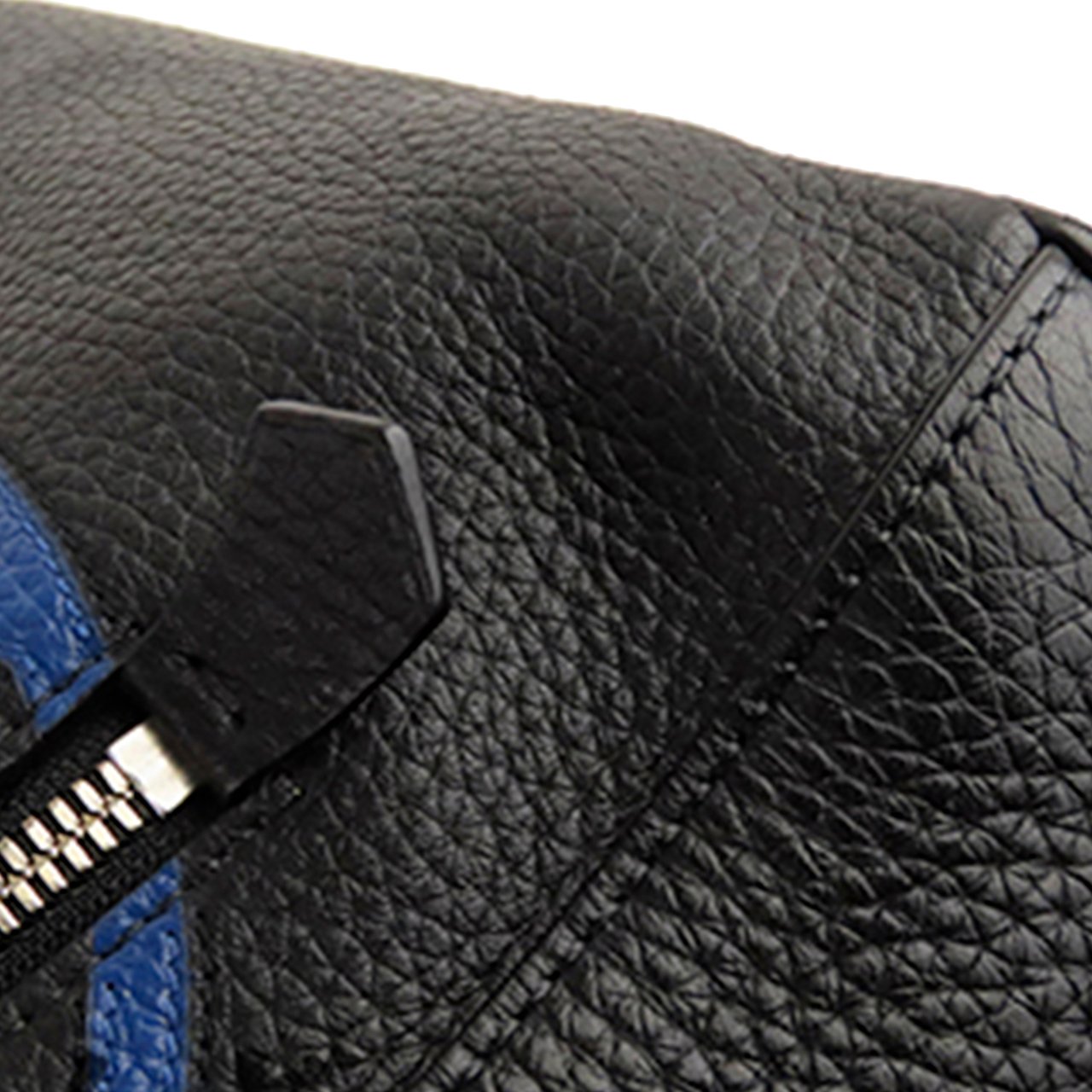 Louis Vuitton Taurillon Armand LV Circle Zwart