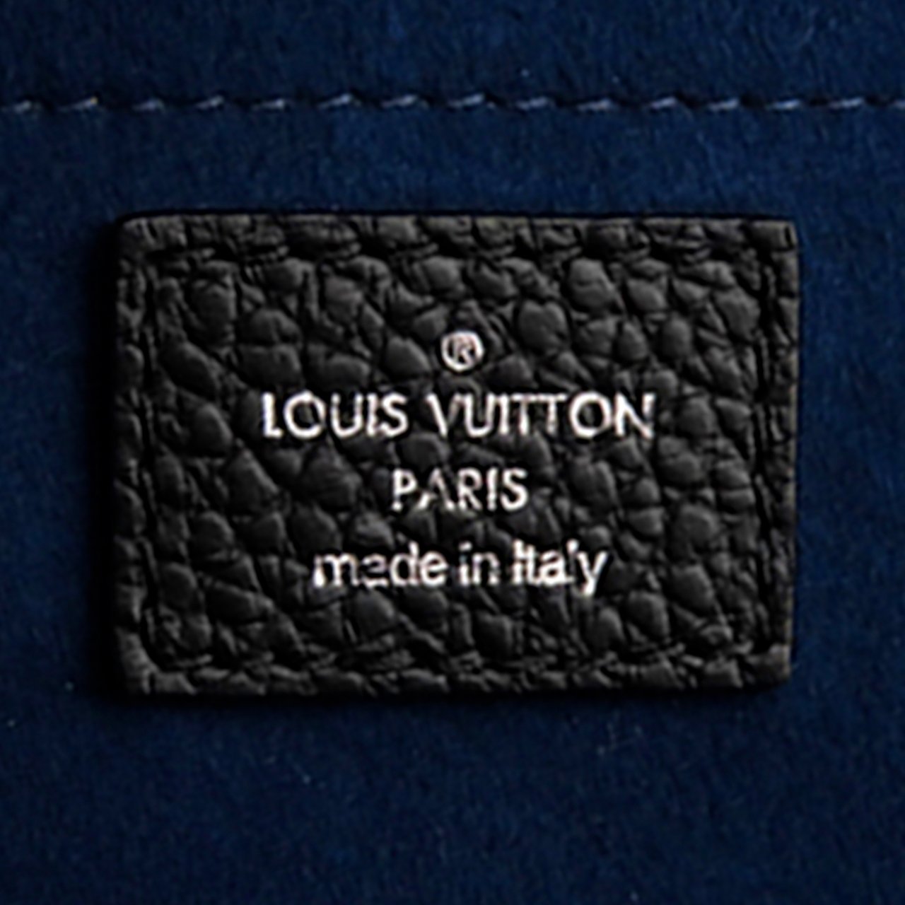 Louis Vuitton Taurillon Armand LV Circle Zwart