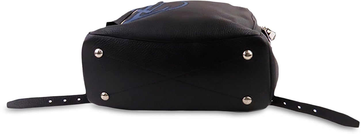 Louis Vuitton Taurillon Armand LV Circle Zwart