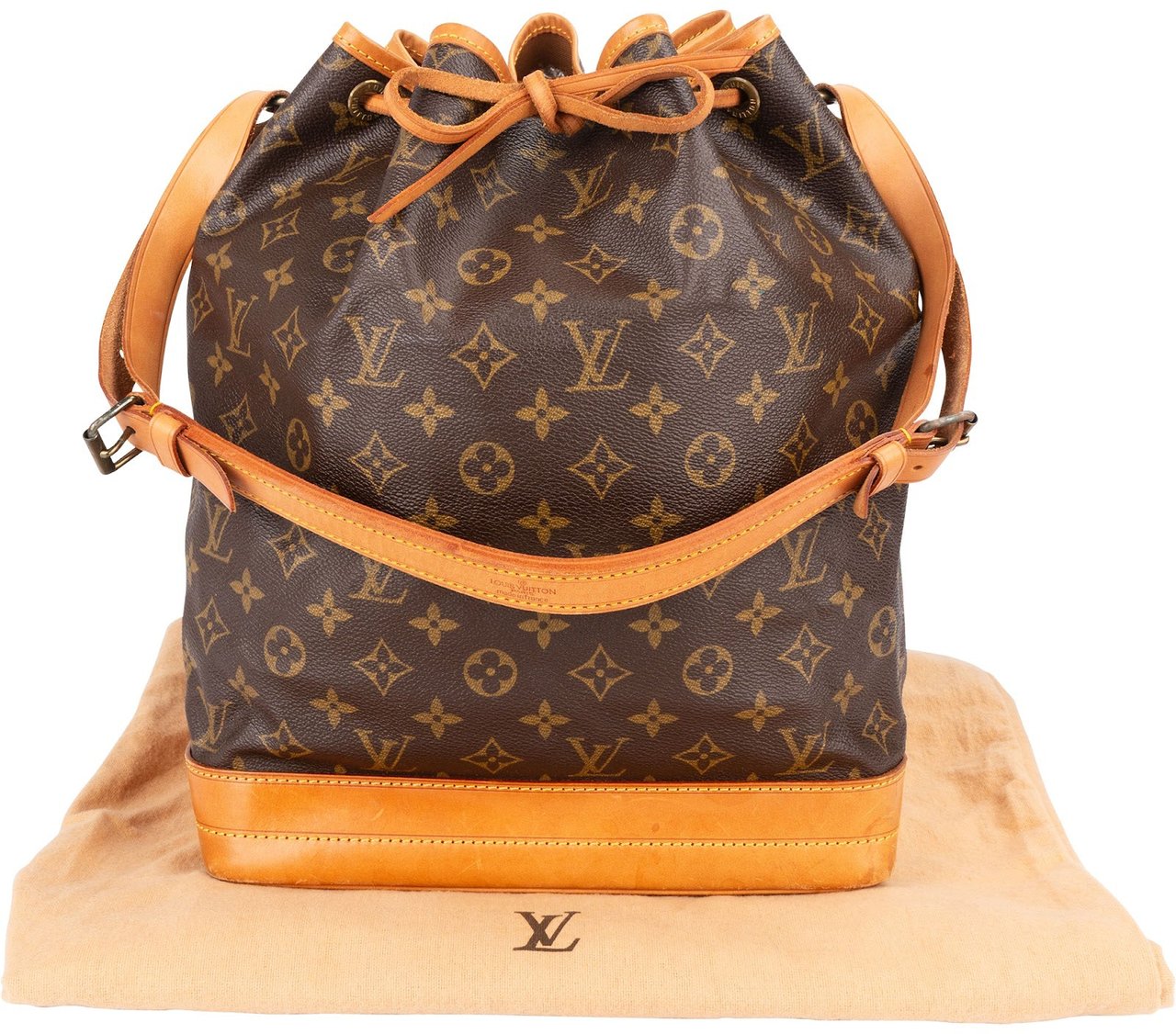 Louis Vuitton Louis Vuitton Monogram Canvas Sac Noé Grande Shoulder Bag Bruin