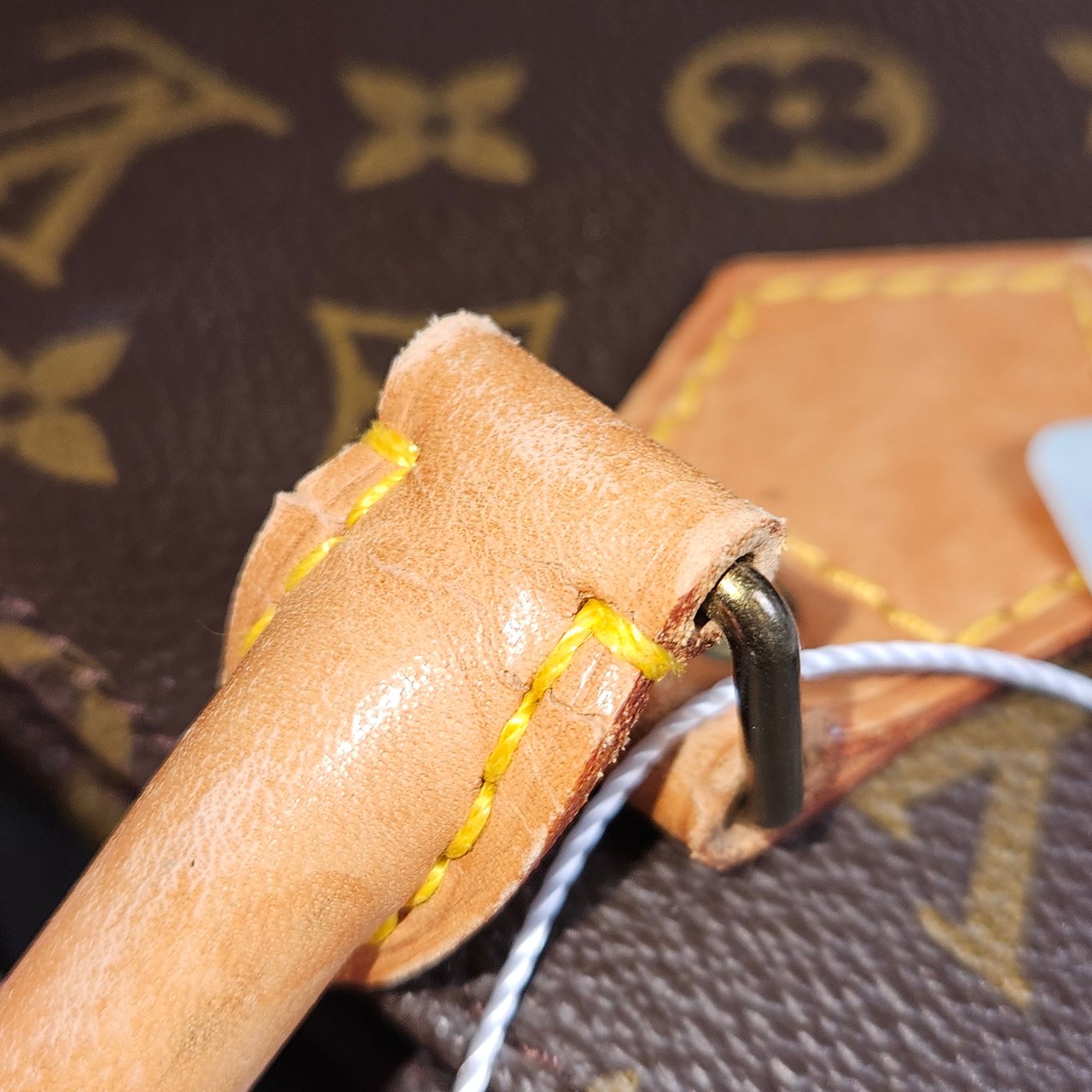 Louis Vuitton Louis Vuitton Canvas Monogram Sac Plat Handbag Divers