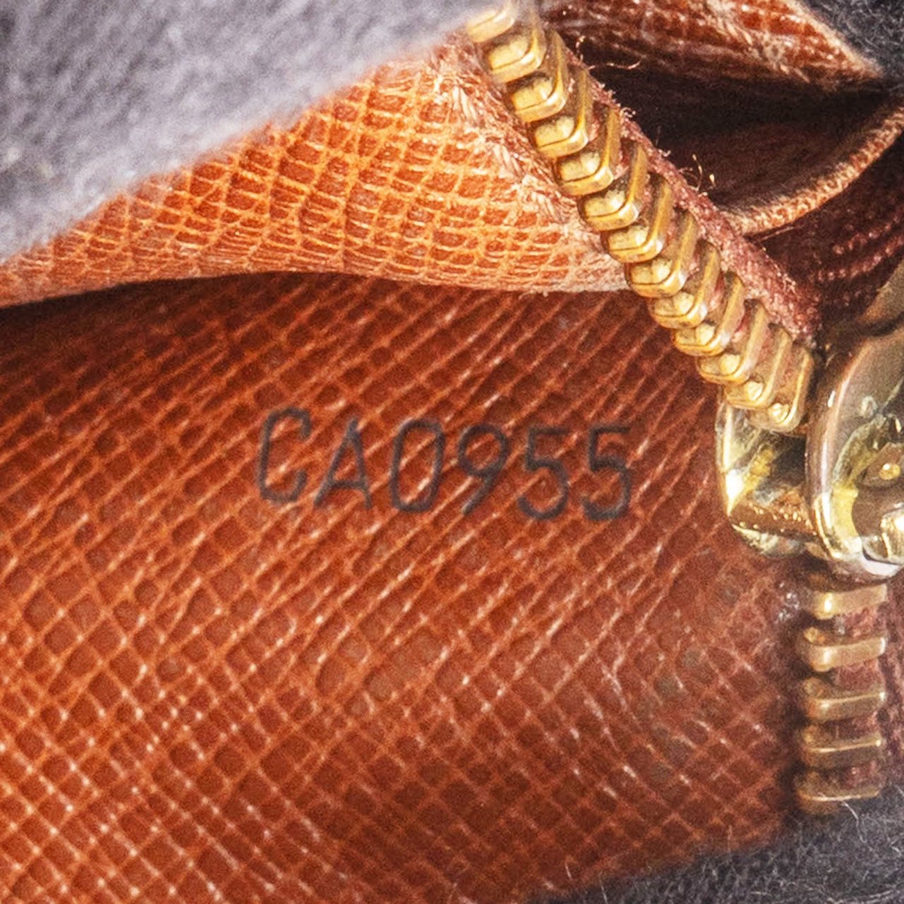 Louis Vuitton Louis Vuitton Monogram Canvas Sarah Wallet Bruin