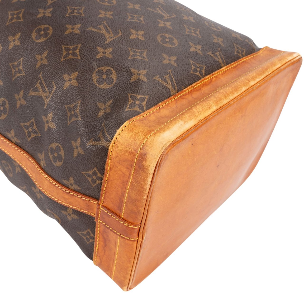 Louis Vuitton Monogram Canvas Sac Noé Grande Shoulder Bag Bruin