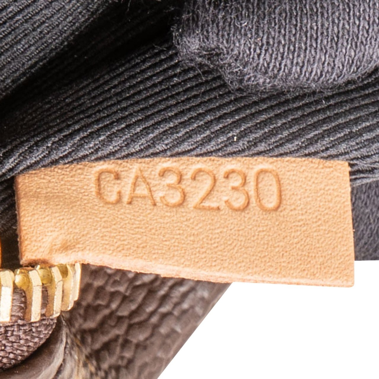 Louis Vuitton Louis Vuitton Monogram Canvas Crossbody Bumbag Bruin