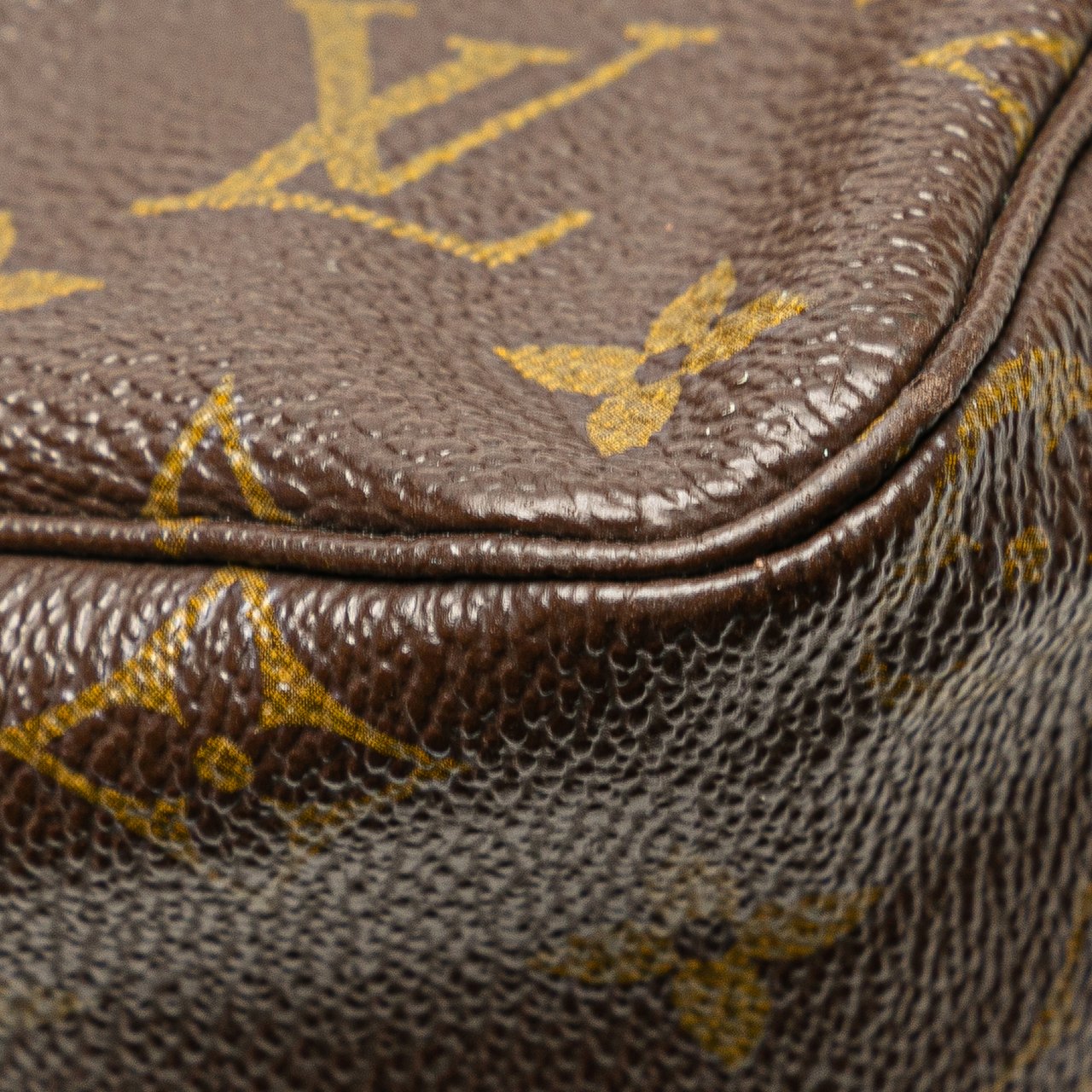 Louis Vuitton Monogram Trousse Toilette 23 Bruin