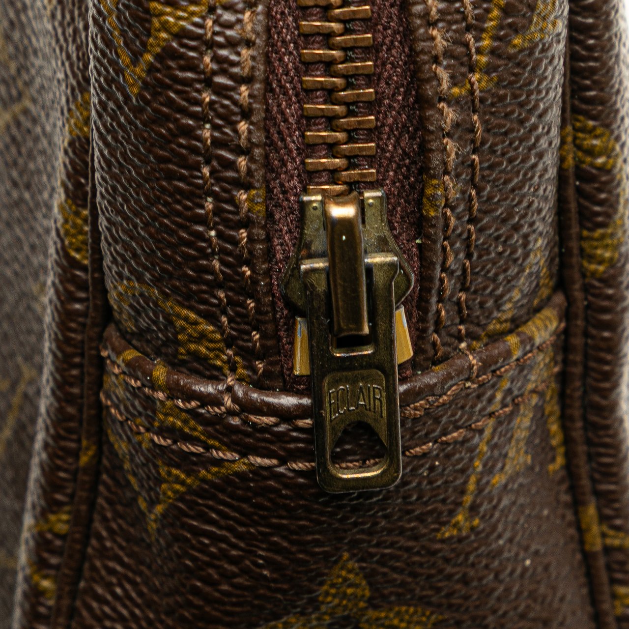 Louis Vuitton Monogram Trousse Toilette 23 Bruin