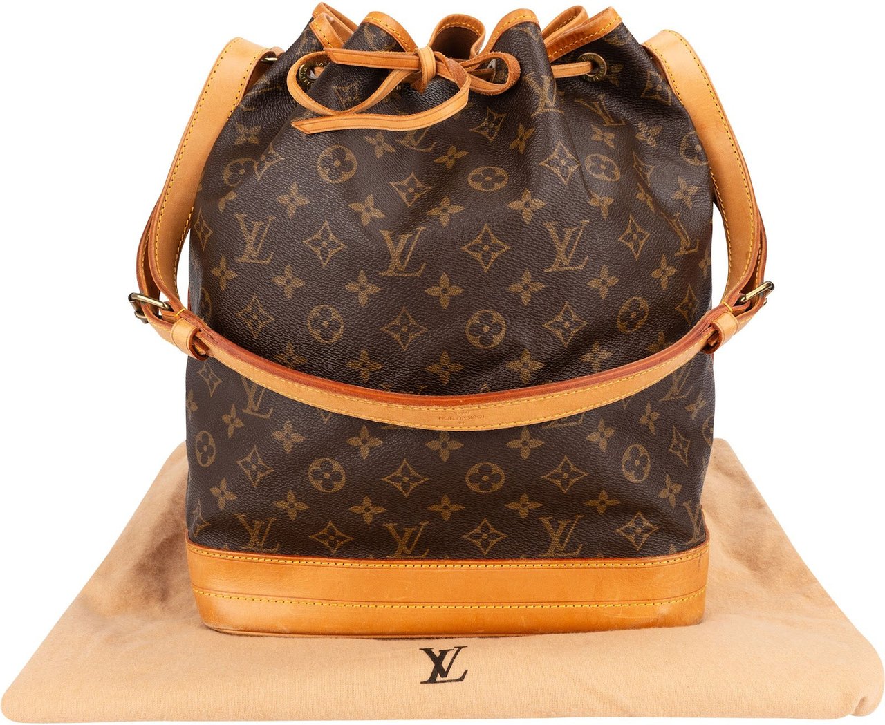 Louis Vuitton Louis Vuitton Monogram Canvas Sac Noé Grande Shoulder Bag Bruin