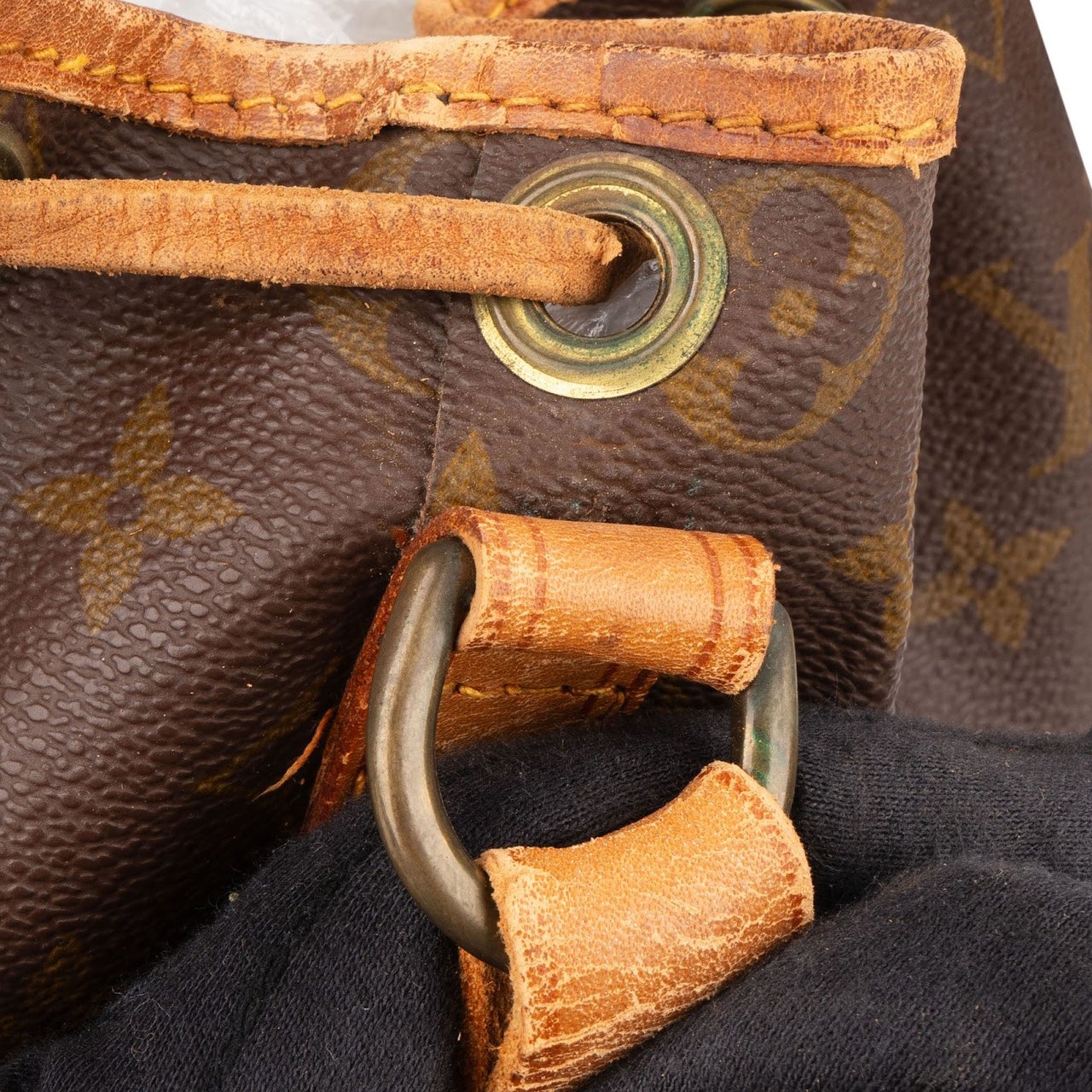 Louis Vuitton Monogram Canvas Sac Noé Petit Shoulder Bag Bruin