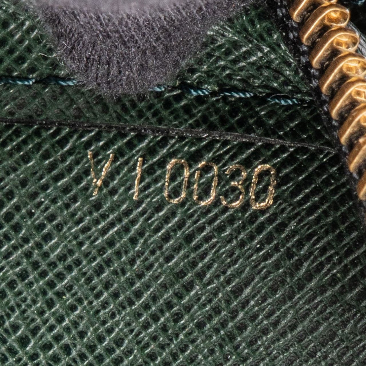 Louis Vuitton Green TaigaLeather Pochette Homme Handbag Groen