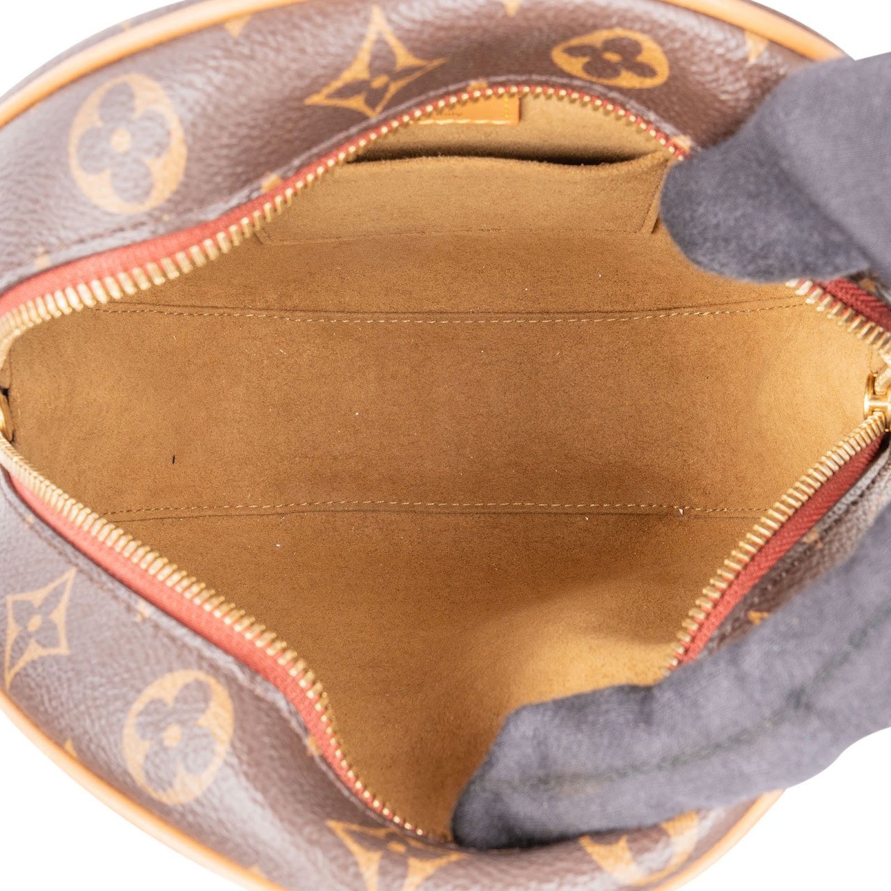 Louis Vuitton Monogram Canvas Boite Chapeau Souple MM Crossbody Bag Bruin
