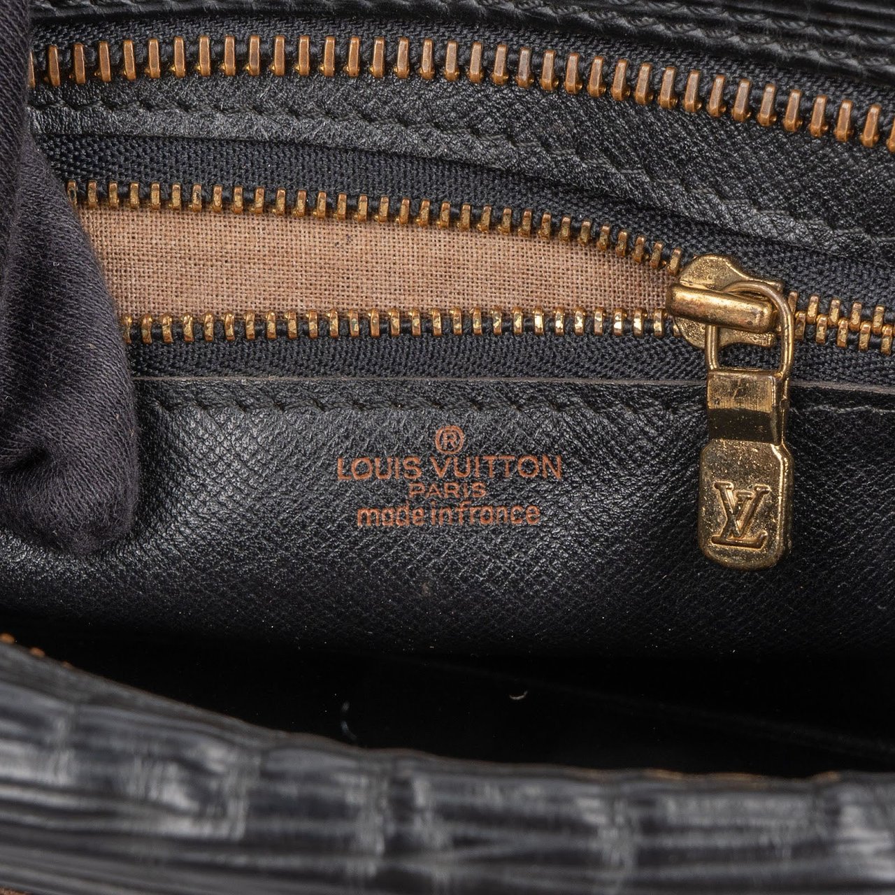 Louis Vuitton Noir Epi Leather Trocadero 23 Crossbody Bag Zwart