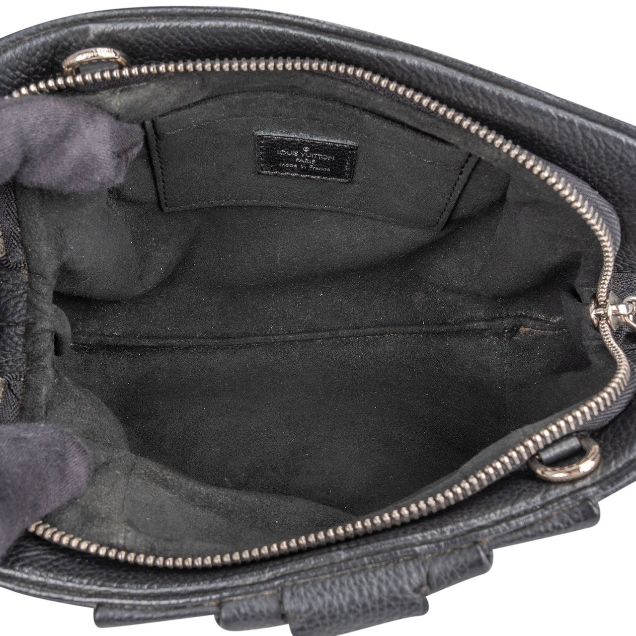 Louis Vuitton Leather Monogram Mahina Scale Pouch Crossbody Bag Zwart