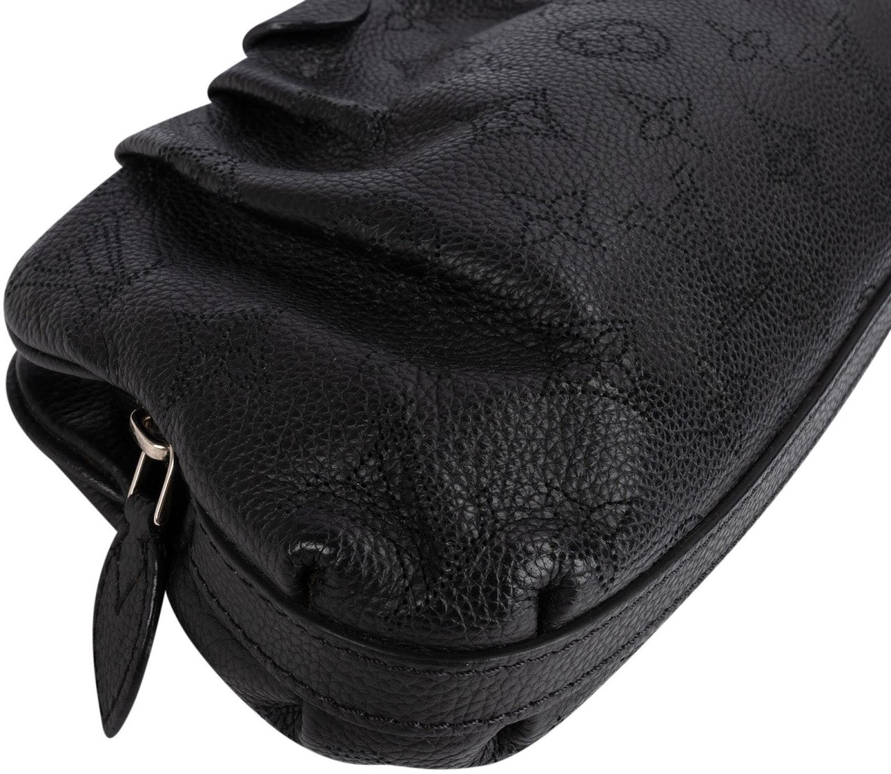 Louis Vuitton Leather Monogram Mahina Scale Pouch Crossbody Bag Zwart