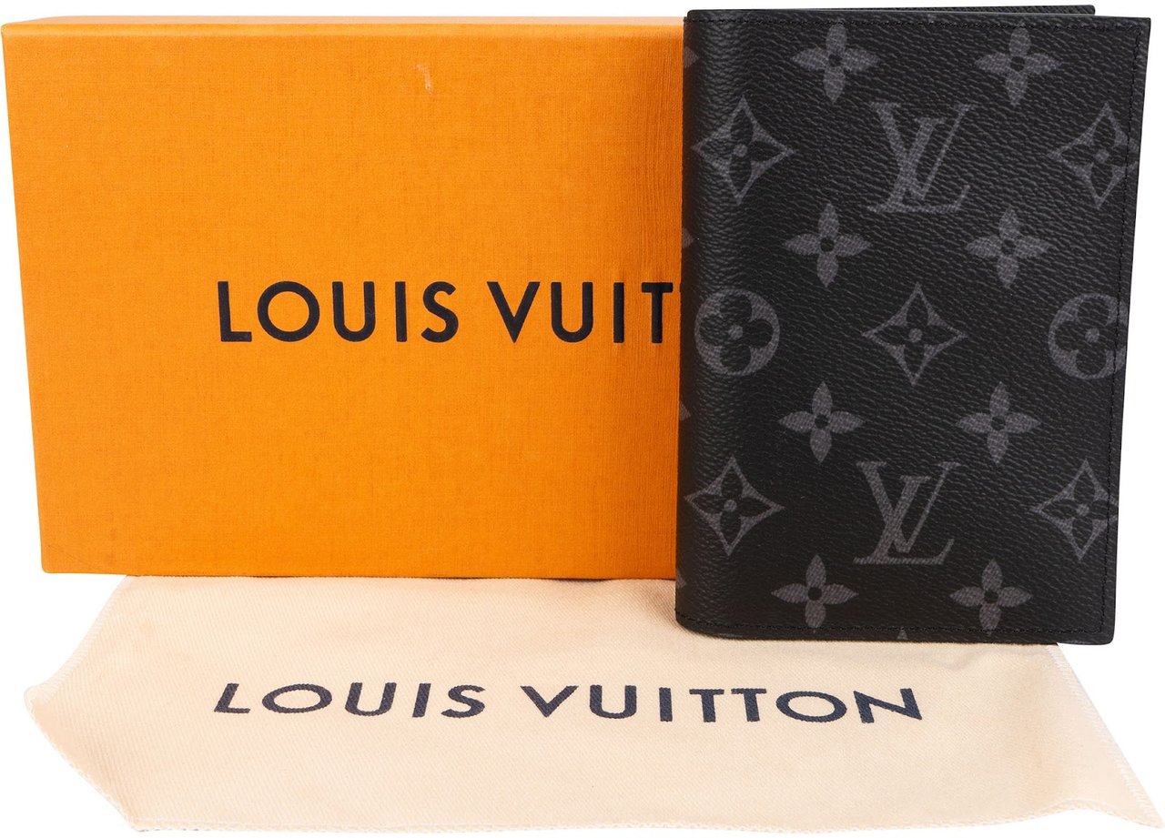 Louis Vuitton Monogram Eclipse Canvas Card Holder Passport Cover Zwart