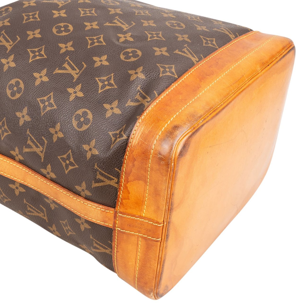 Louis Vuitton Monogram Canvas Sac Noé Grande Shoulder Bag Bruin