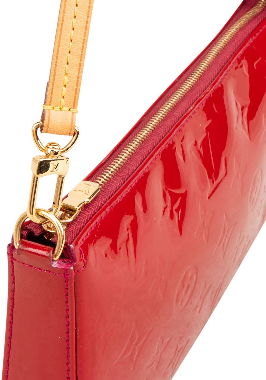Louis Vuitton Monogram Vernis NM Pochette Accessoires Shoulder Bag Rood