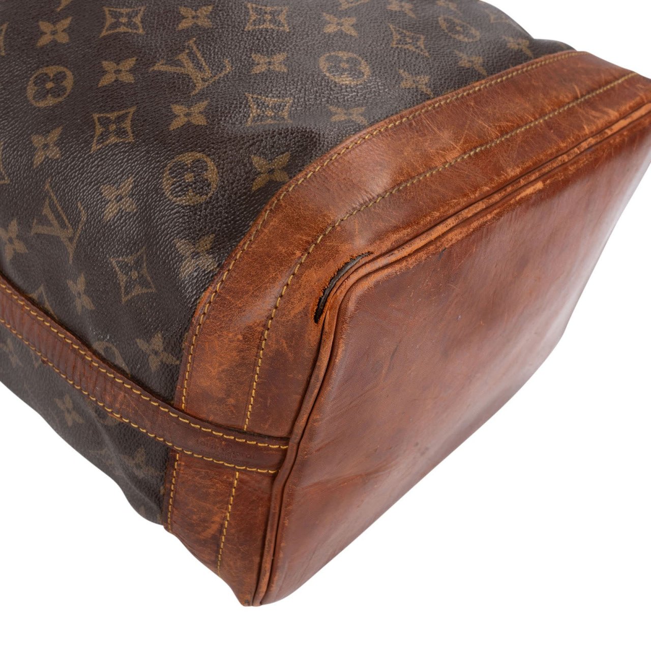 Louis Vuitton Monogram Canvas Sac Noé Grande Shoulder Bag Bruin