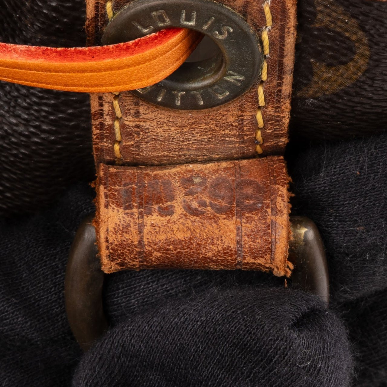 Louis Vuitton Monogram Canvas Sac Noé Grande Shoulder Bag Bruin