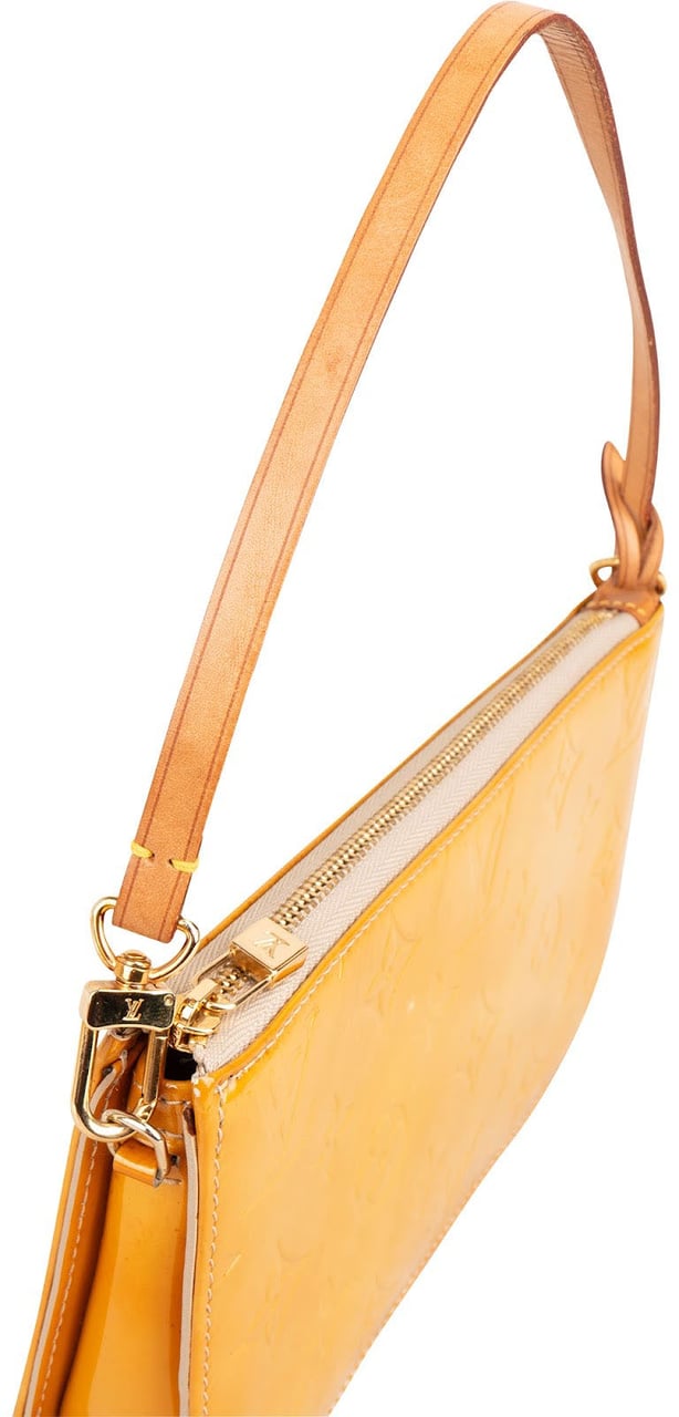 Louis Vuitton Monogram Vernis Lexington Pochette Accessoires Handbag Geel