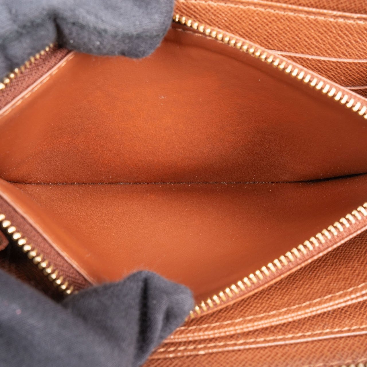 Louis Vuitton Monogram Canvas Zippy Wallet Bruin
