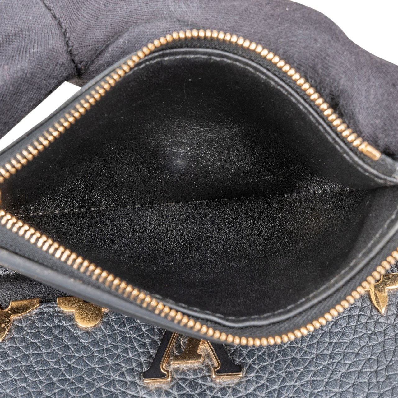 Louis Vuitton Noir Taurillon Leather Capucines Flower Compact Wallet Zwart