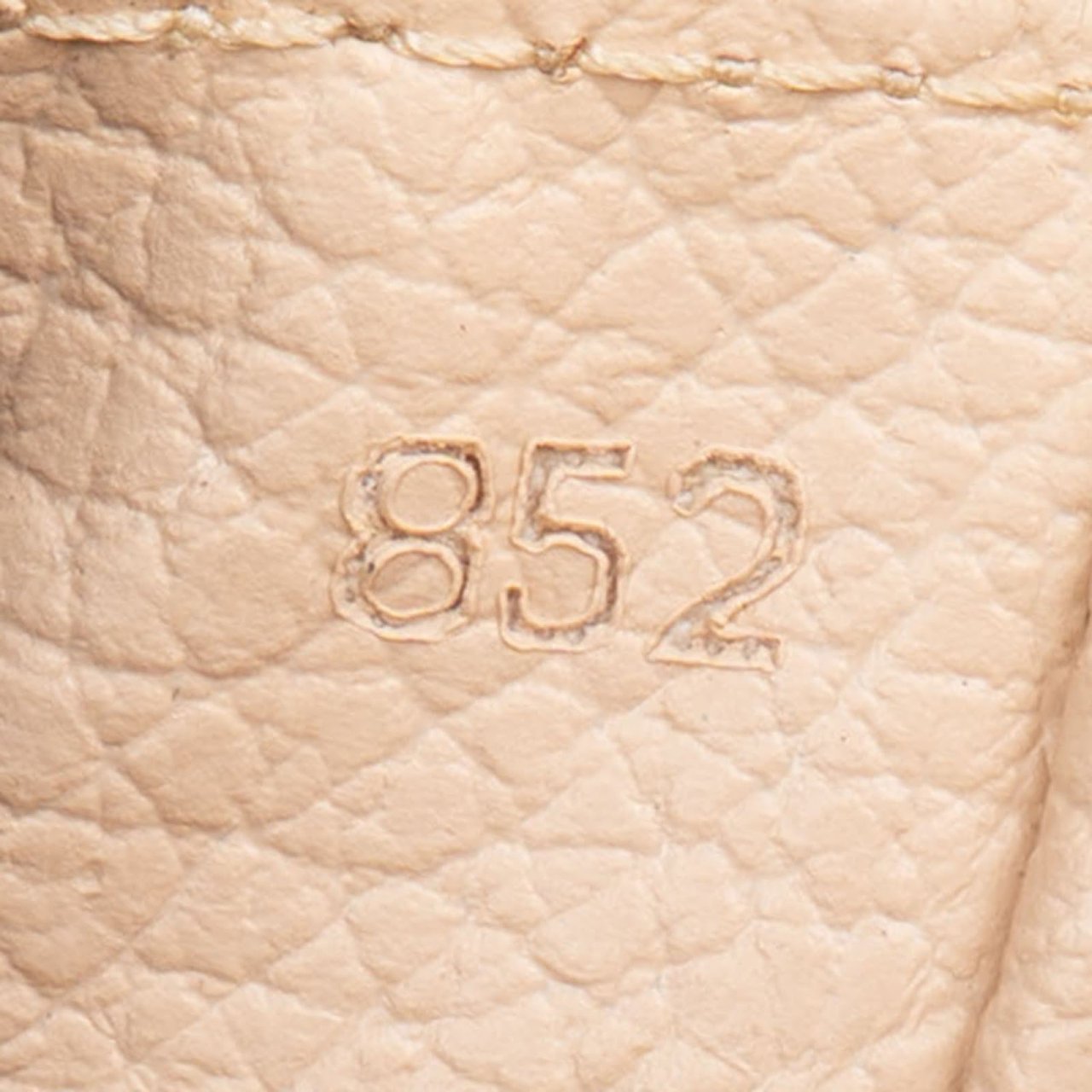 Louis Vuitton Monogram Canvas Trousse Toilette 23 Clutch Bruin