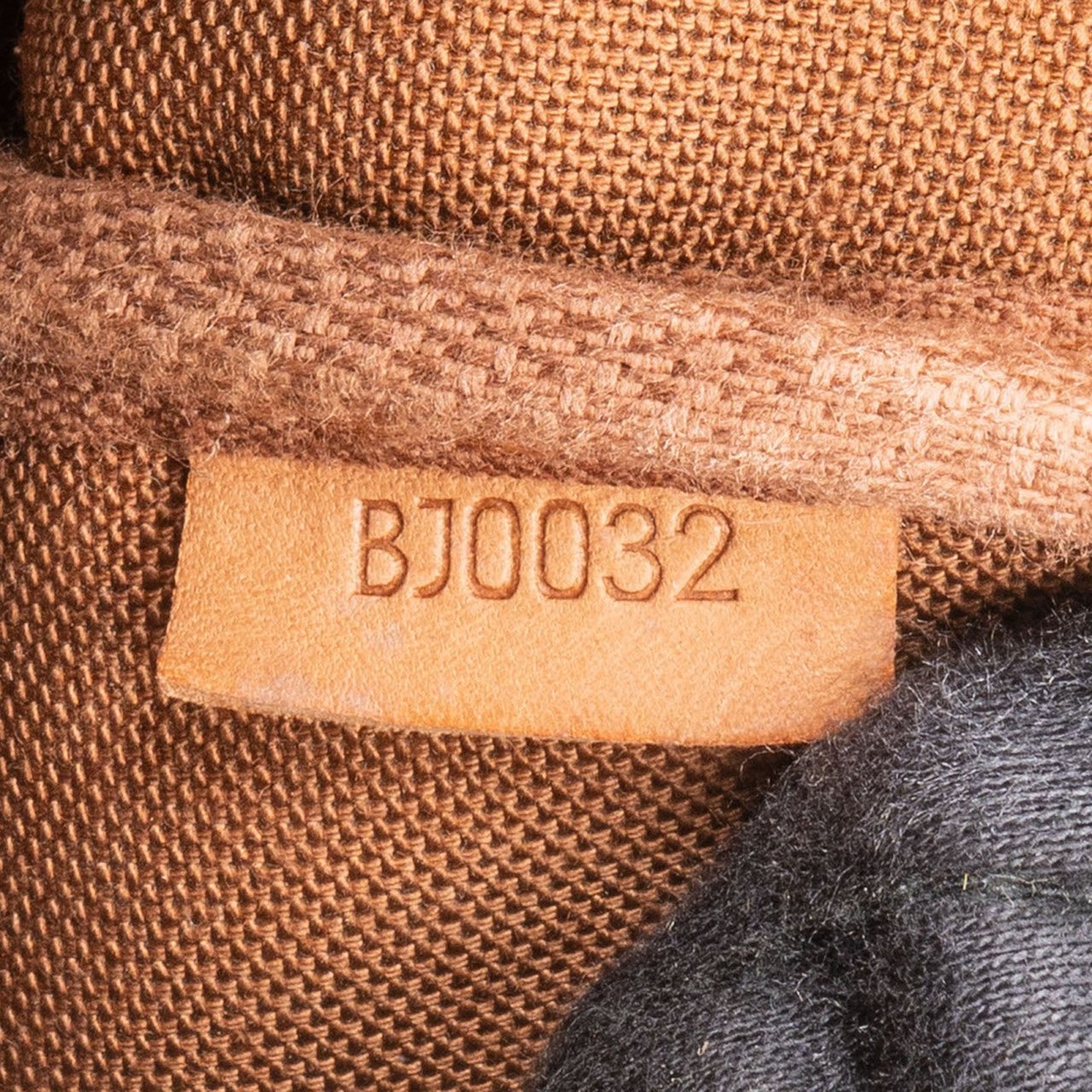 Louis Vuitton Monogram Canvas Pochette Accessoires Handbag Bruin