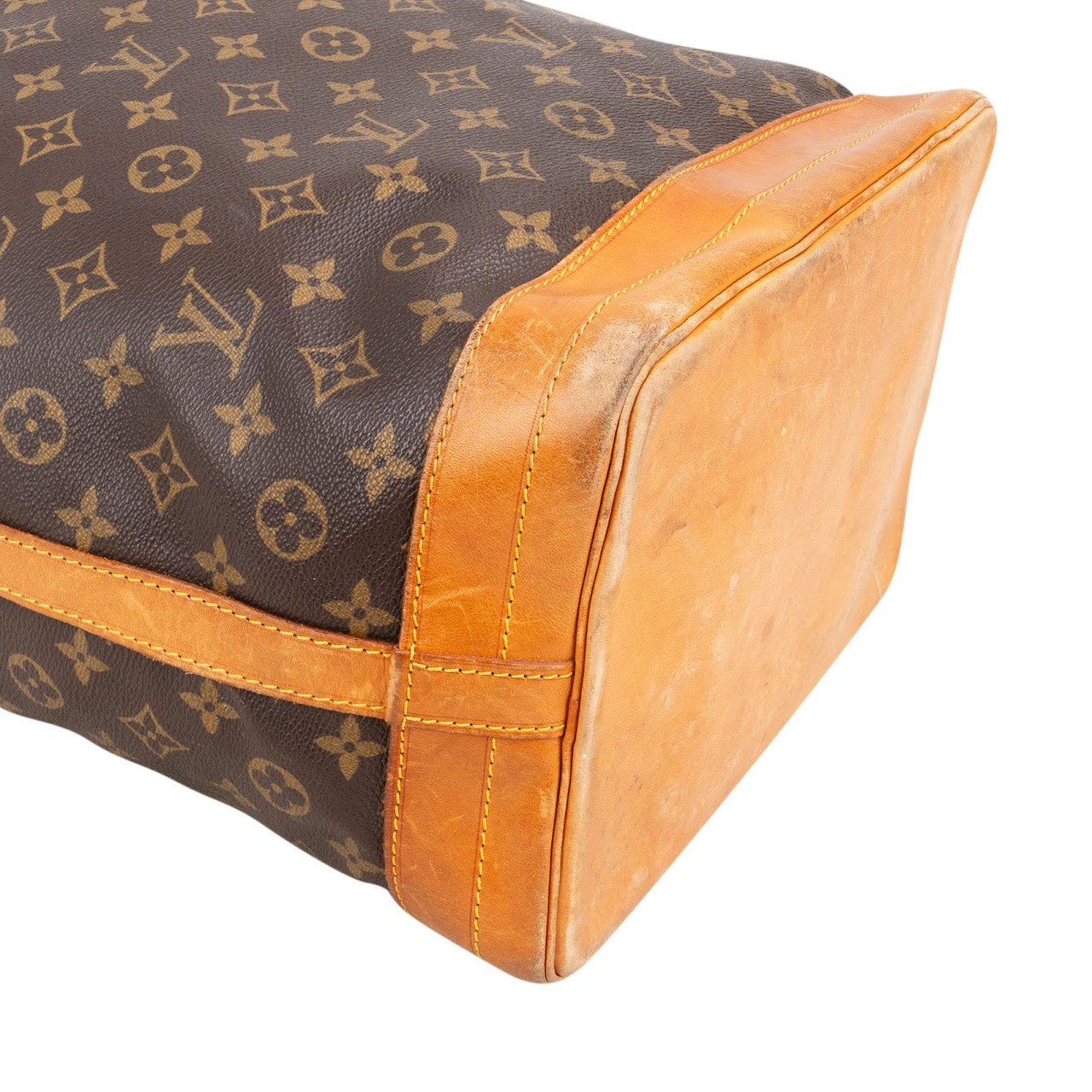 Louis Vuitton Monogram Canvas Sac Noé Grande Shoulder Bag Bruin