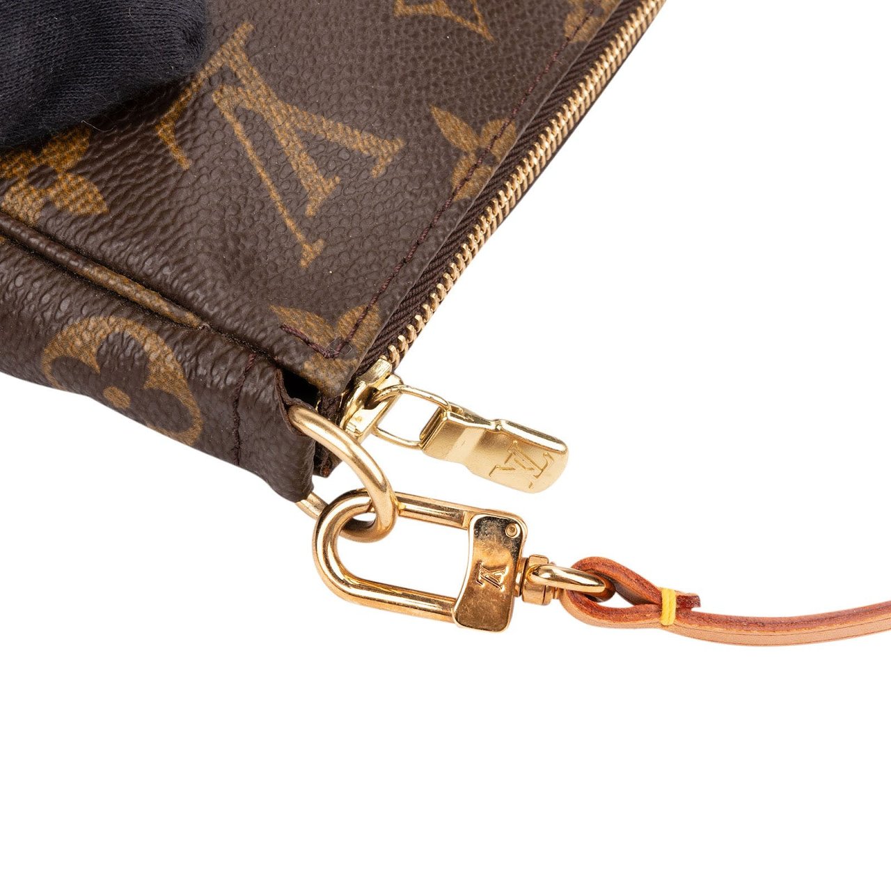 Louis Vuitton Monogram Canvas Pochette Accessoires Handbag Bruin