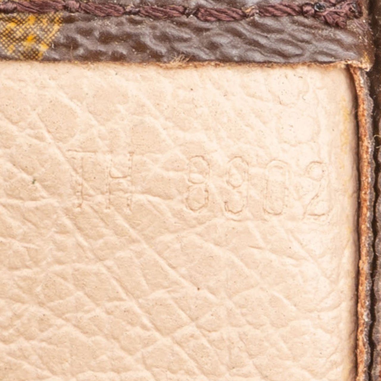 Louis Vuitton Monogram Canvas Poche Toilette 26 Clutch Bruin