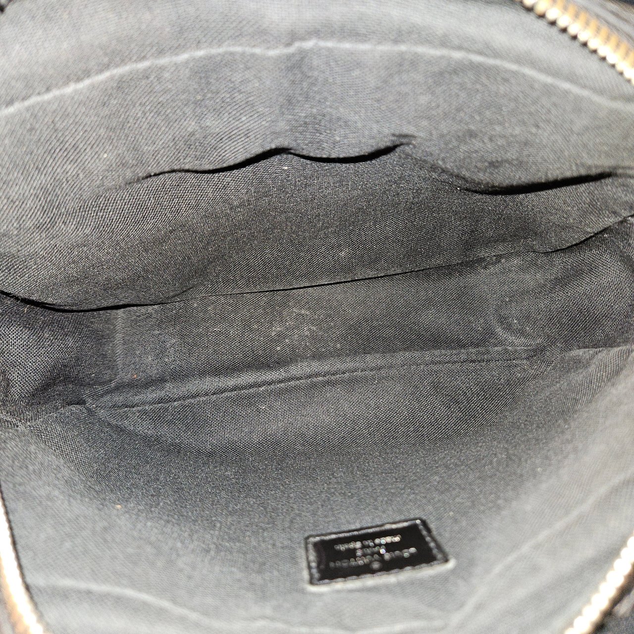 Louis Vuitton Noir Taiga Leather Kasai Clutch Zwart
