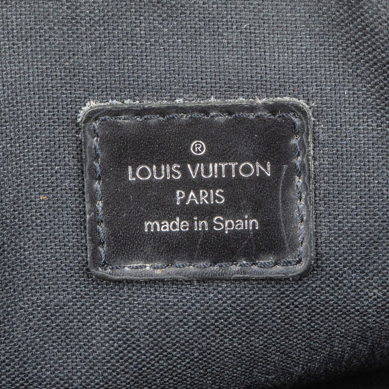 Louis Vuitton Noir Taiga Leather Kasai Clutch Zwart