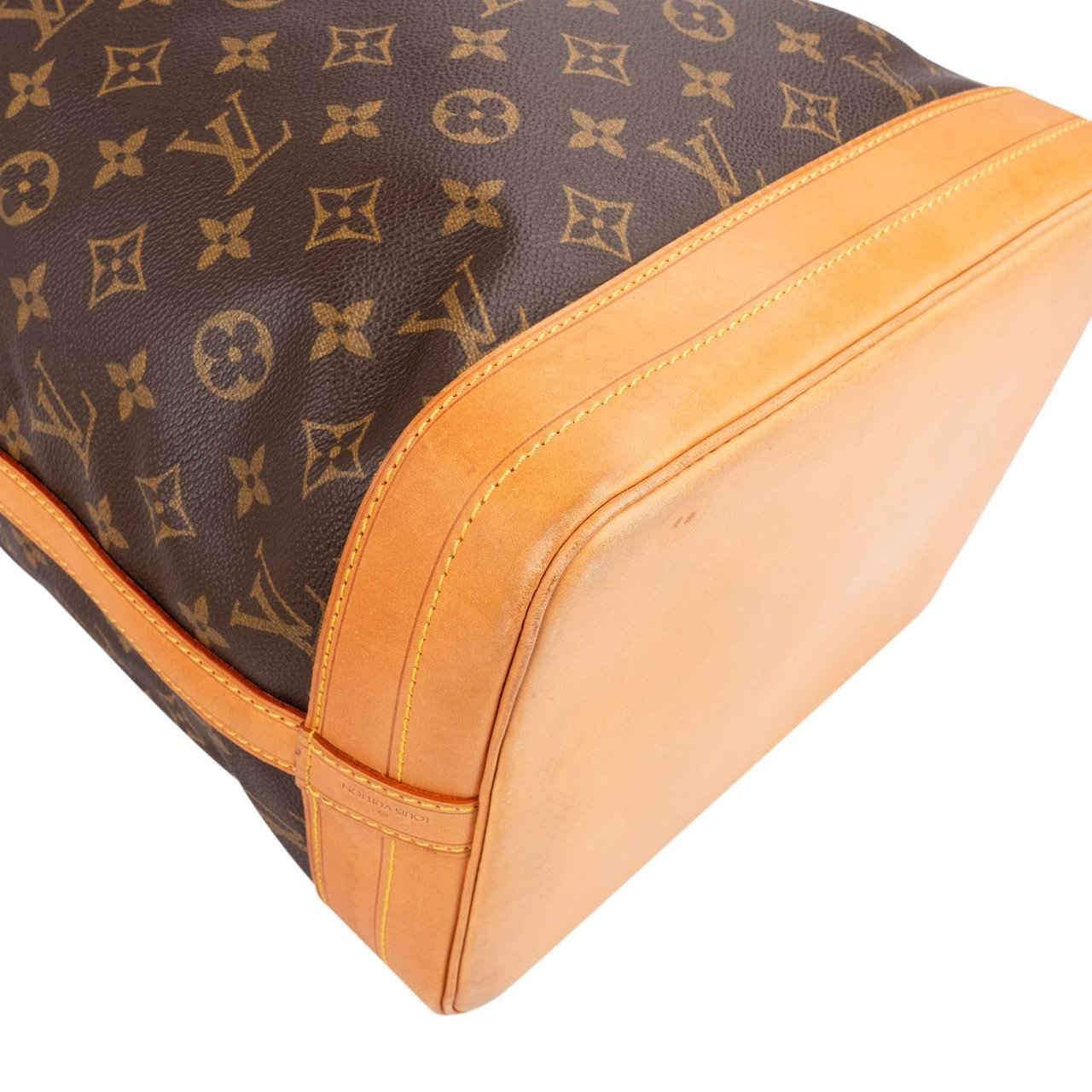 Louis Vuitton Monogram Canvas Sac Noé Grande Shoulder Bag Bruin