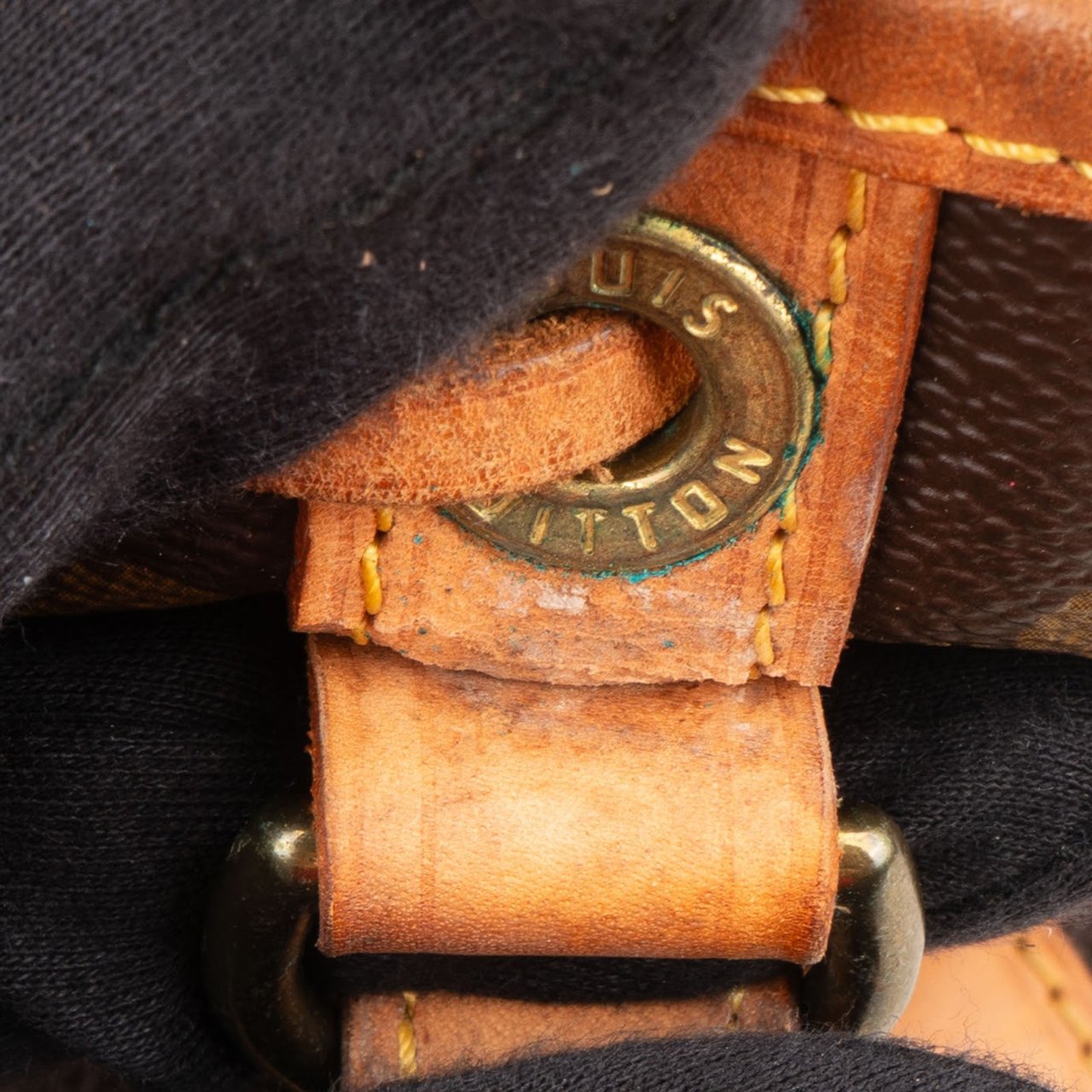 Louis Vuitton Monogram Canvas Sac Noé Grande Shoulder Bag Bruin