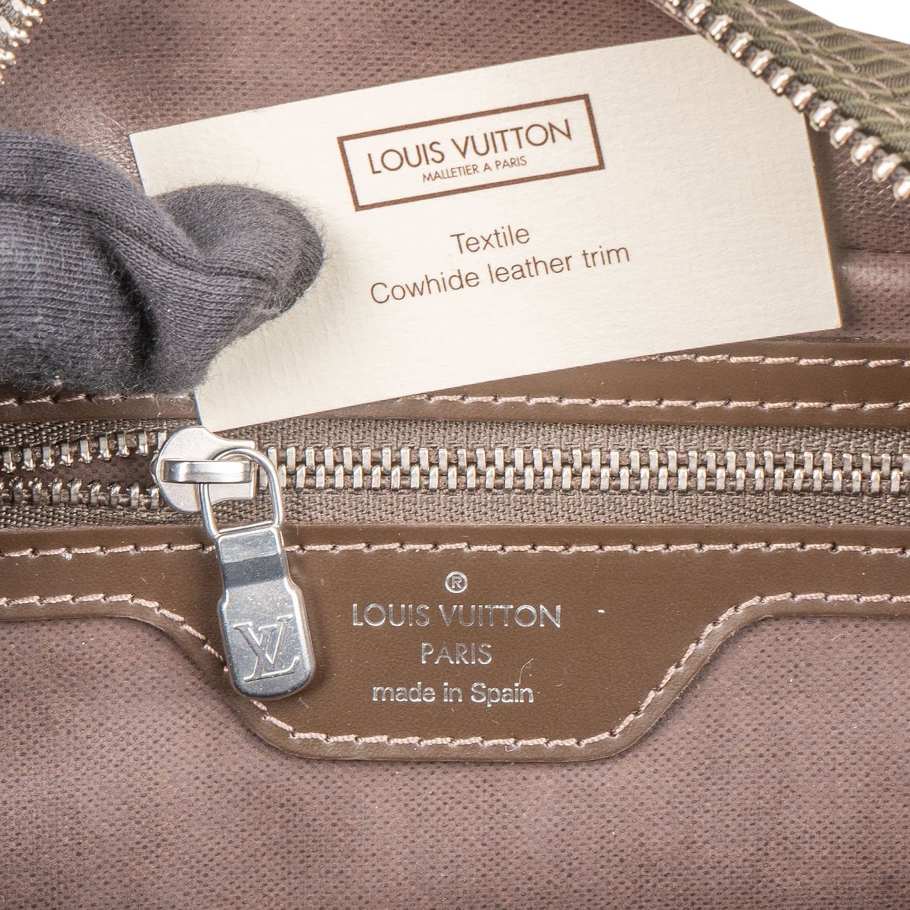 Louis Vuitton Cotton Taiga Leather Trousse De Toilette GM Bag Bruin