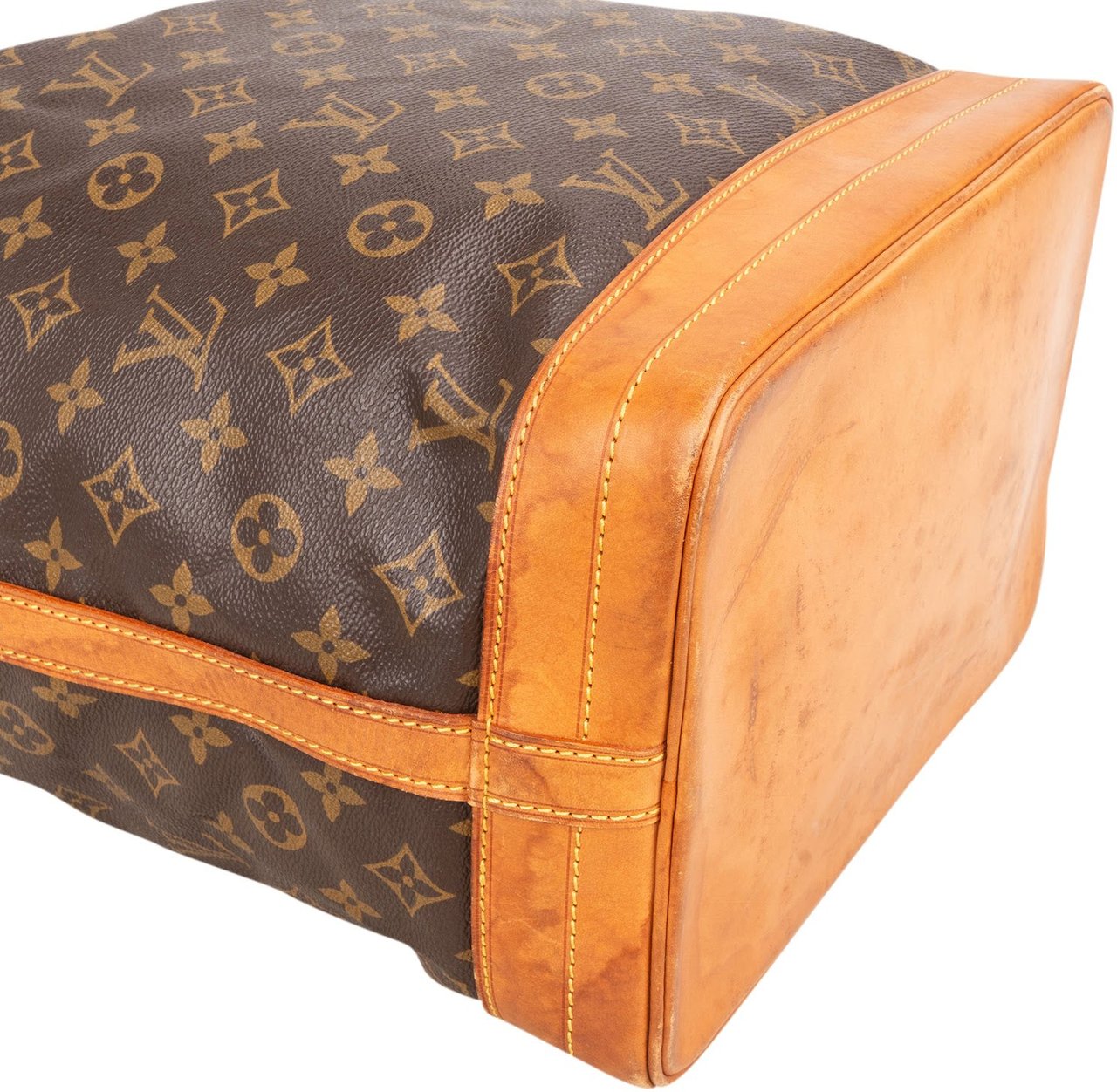 Louis Vuitton Monogram Canvas Sac Noé Grande Shoulder Bag Bruin