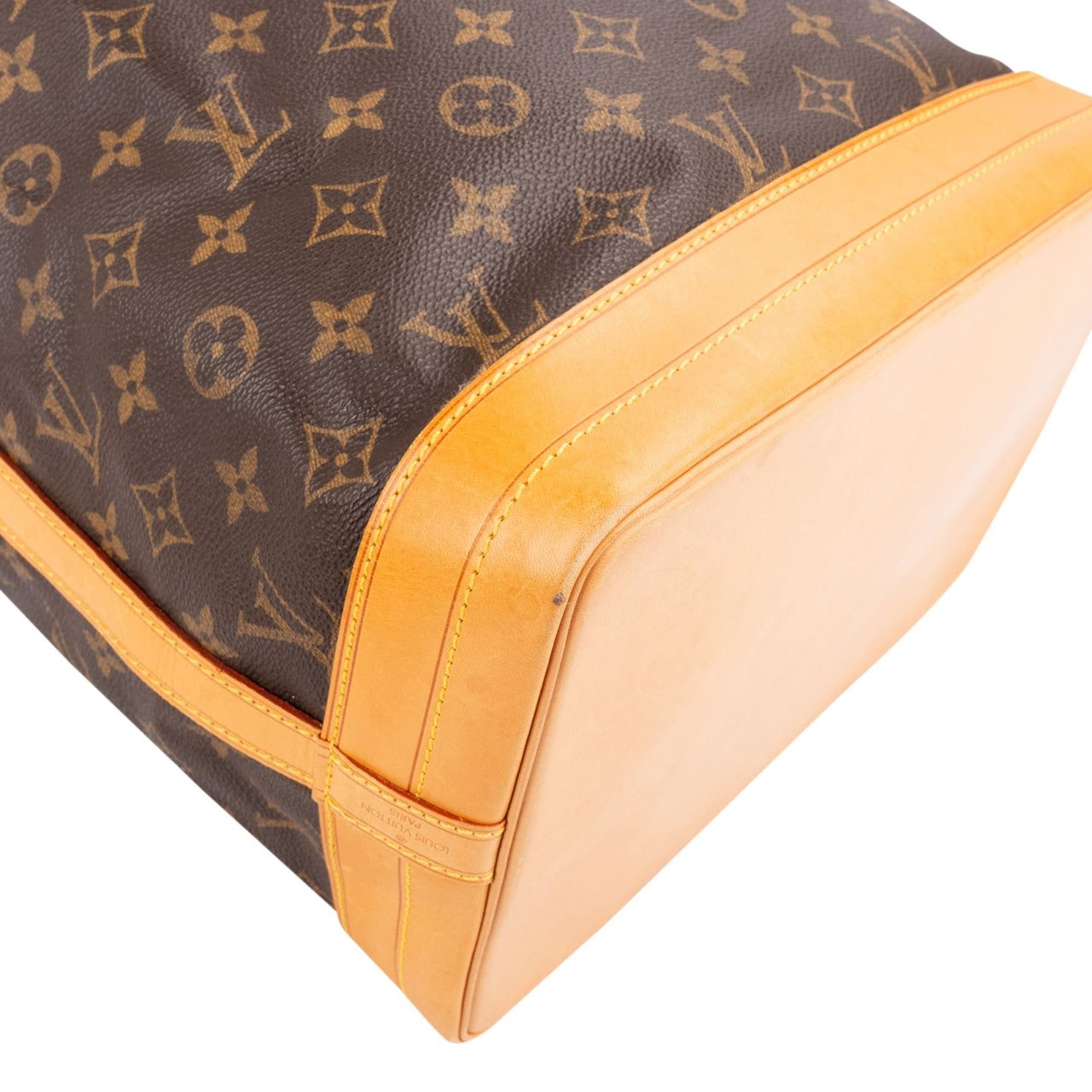 Louis Vuitton Monogram Canvas Sac Noé Grande Shoulder Bag Bruin