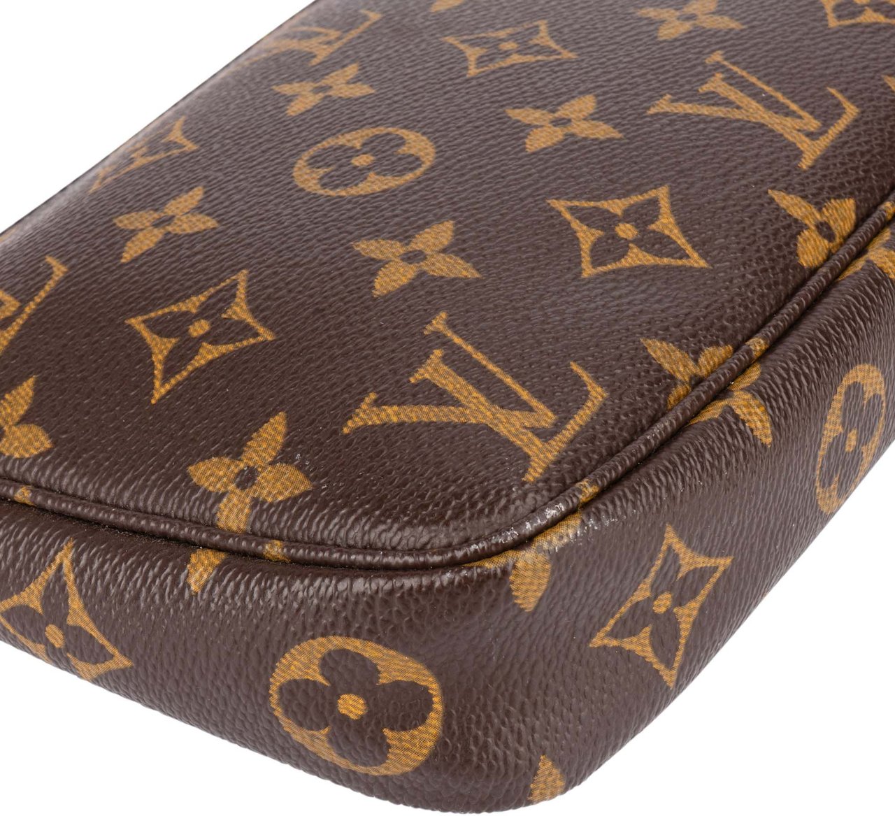 Louis Vuitton Louis Vuitton Canvas Monogram Pochette Accessoire Handbag Bruin