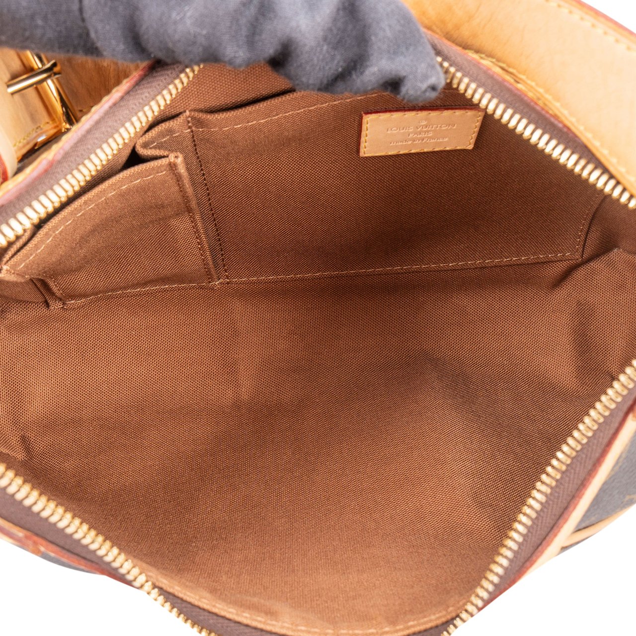 Louis Vuitton Louis Vuitton Canvas Monogram Thames PM Handbag Bruin