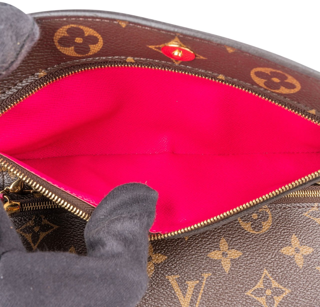 Louis Vuitton Monogram Christmas Animation Illustre Pochette Weekend Crossbody Bag Bruin