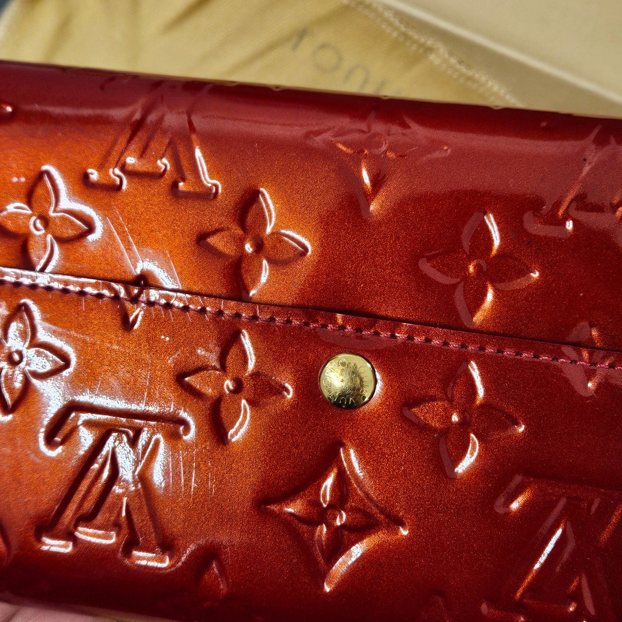 Louis Vuitton Monogram Vernis Leather Sarah Wallet Rood