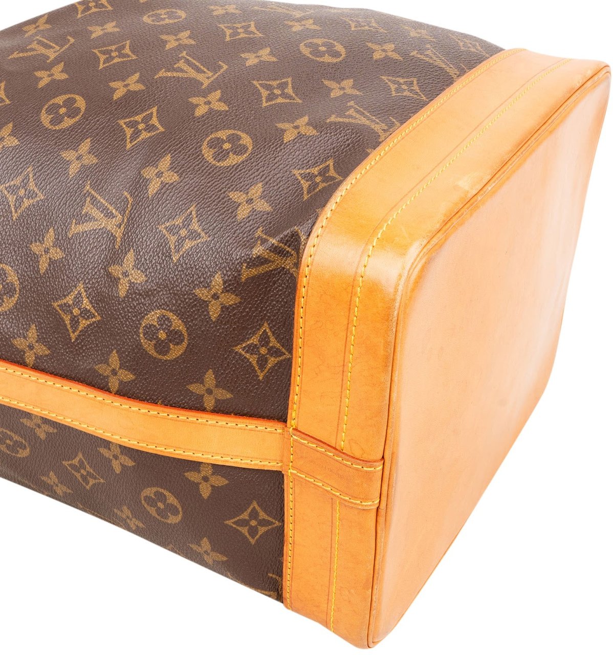 Louis Vuitton Monogram Canvas Sac Noé Grande Shoulder Bag Bruin