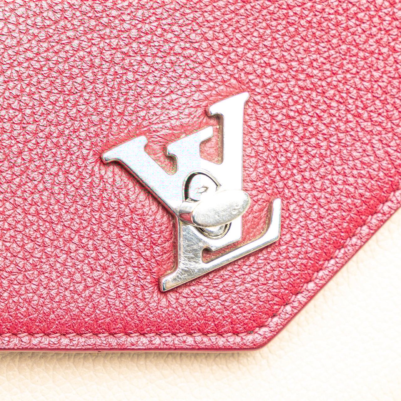Louis Vuitton Bicolor Leather MyLockMe Chain Pochette Rood