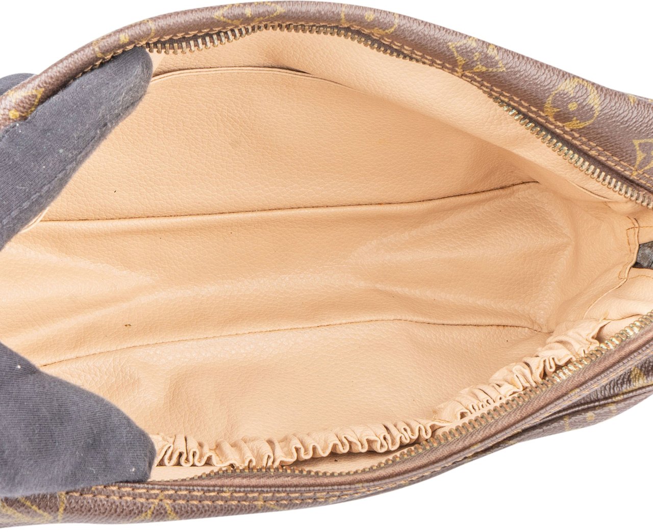 Louis Vuitton Louis Vuitton Canvas Monogram Trousse Toilette 28 Clutch Bruin