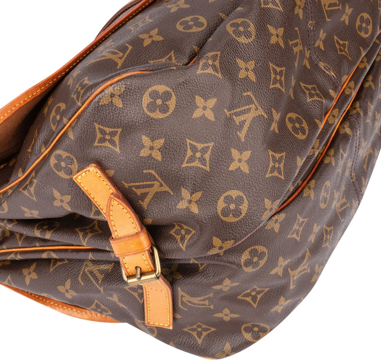 Louis Vuitton Louis Vuitton Canvas Monogram Saumur 35 Crossbody Bag Bruin