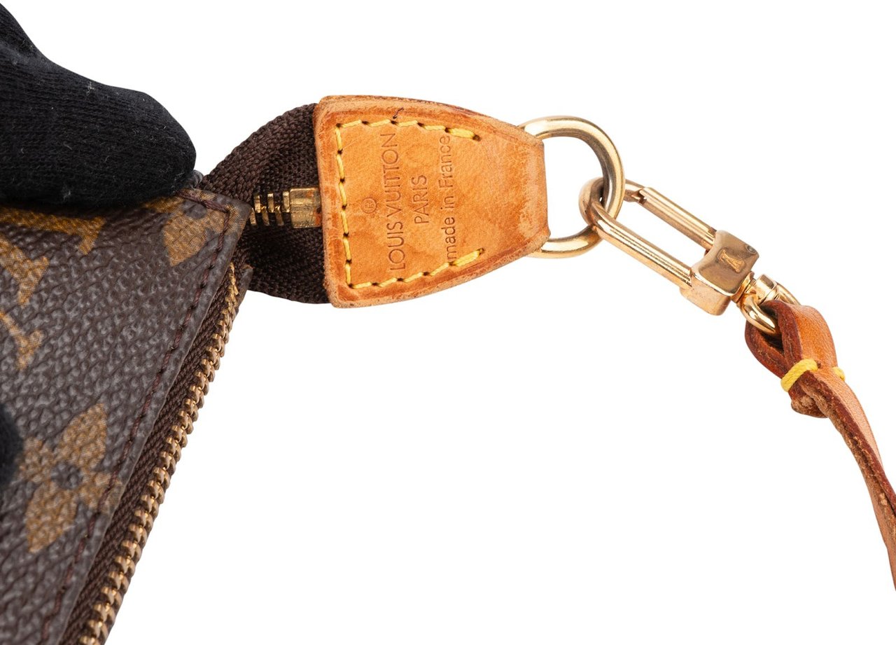 Louis Vuitton Monogram Canvas Pochette Accessoires Handbag Bruin