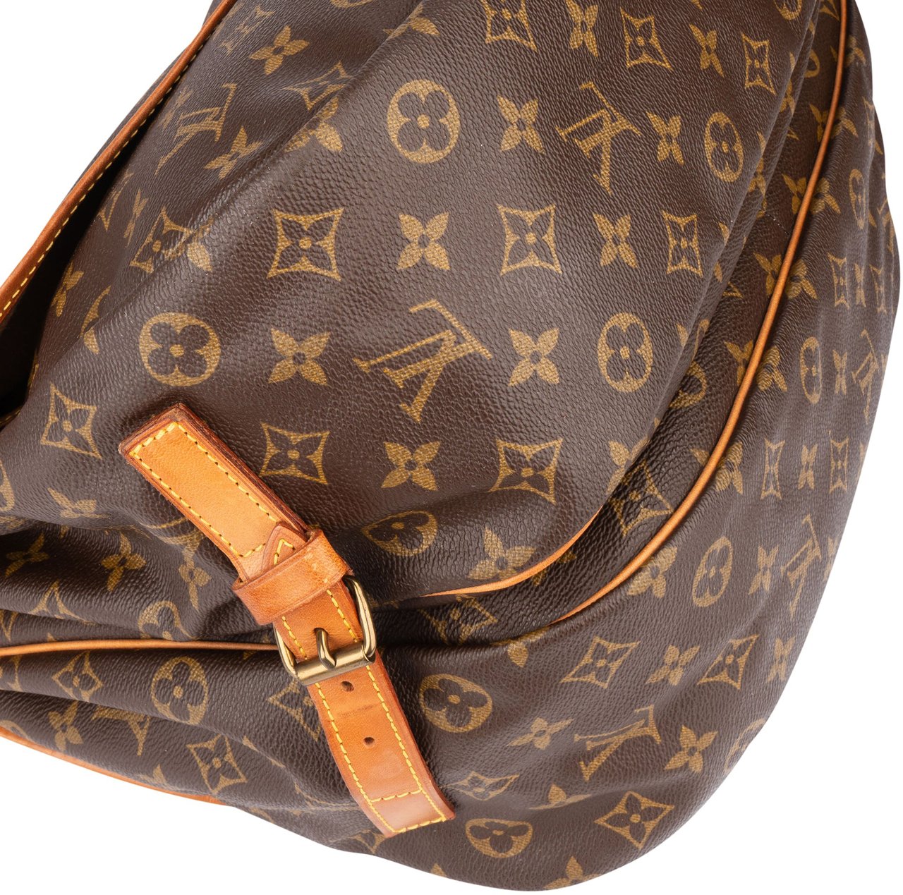 Louis Vuitton Louis Vuitton Canvas Monogram Saumur 35 Crossbody Bag Bruin