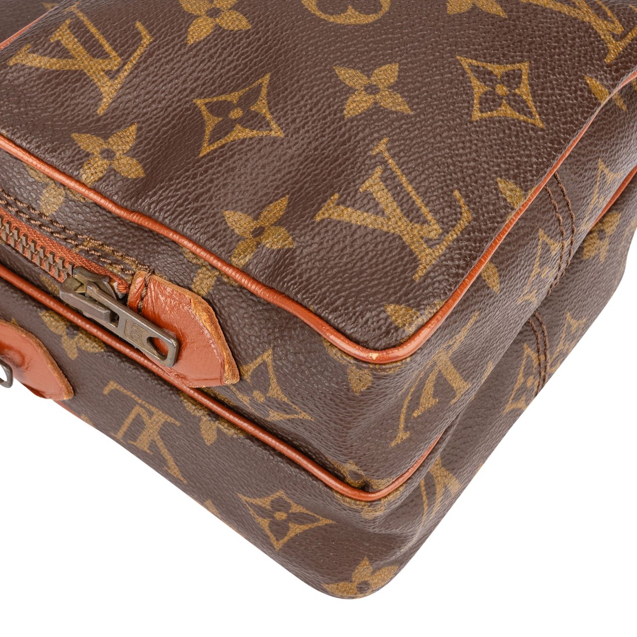 Louis Vuitton Louis Vuitton Canvas Monogram Amazone Crossbody Bag Bruin