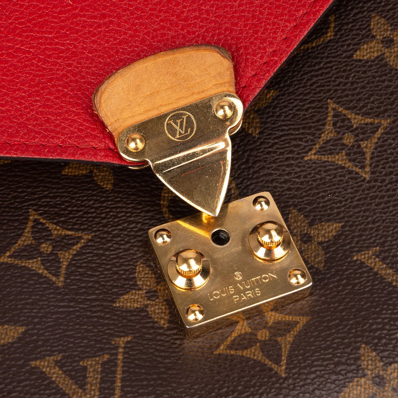 Louis Vuitton Louis Vuitton Canvas Monogram Pallas Chain Crossbody Bag Bruin